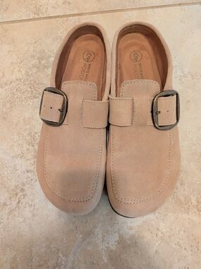 White Mountain Tan Suede Footbed Slip-On